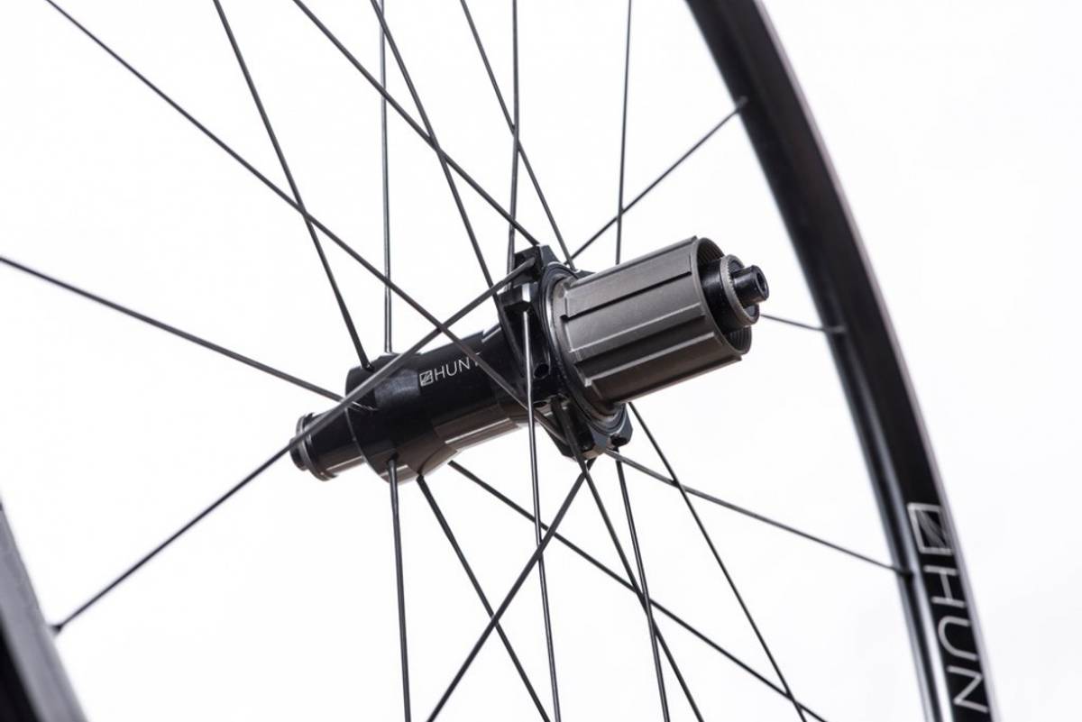 HUNT Race Aero Wide Svart Landevei Clincher Hjulsett